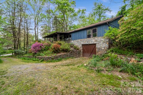 257 Pine Street active home in Ridgecrest, Black Mountain, NC