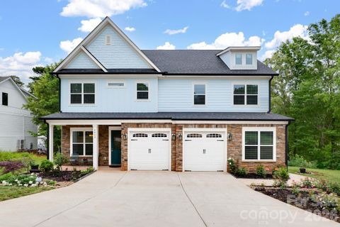 4950 Surfwood Drive active home in Moonlite Bay, Sherrills Ford, NC