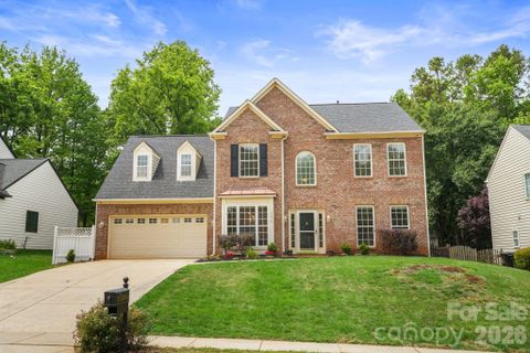 15816 Gathering Oaks Drive active home in Birkdale, Huntersville, NC