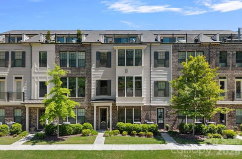 2543 Deacon Avenue pending home in Elizabeth, Charlotte, NC