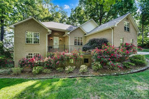 7538 Golf Course Drive active home in Westport, Denver, NC