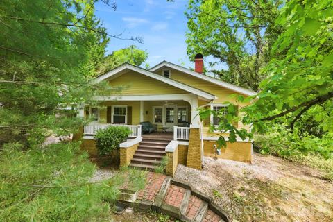 662 Biltmore Avenue pending home in Kenilworth, Asheville, NC