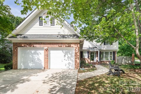 10311 Suffield Court sold home in The Villages Of Leacroft, Charlotte, NC