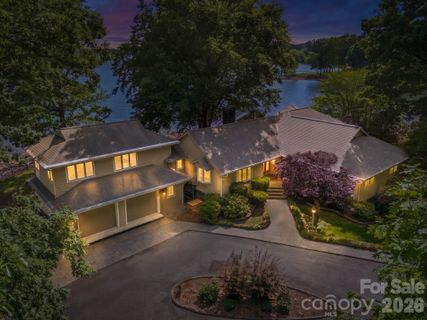 3725 Kingfisher Lane