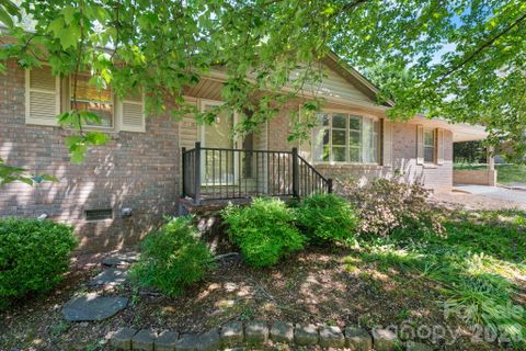 2010 12th Street Drive sold home in Lakeland Park, Hickory, NC