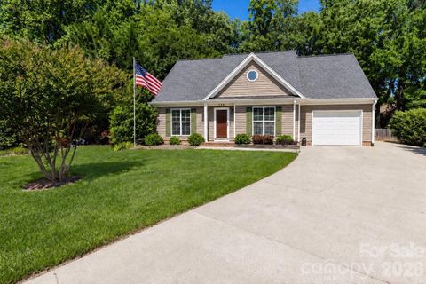 Homes in Foxmoor, Mooresville
