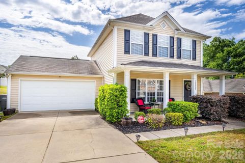 10809 Traders Court active home in The Farm At Riverpointe, Davidson, NC