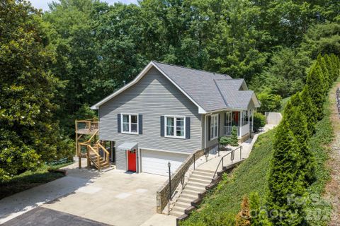153 Skyview Circle active home in Hills Of Beaverdam, Asheville, NC