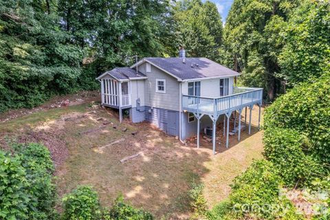 83 E View Street
