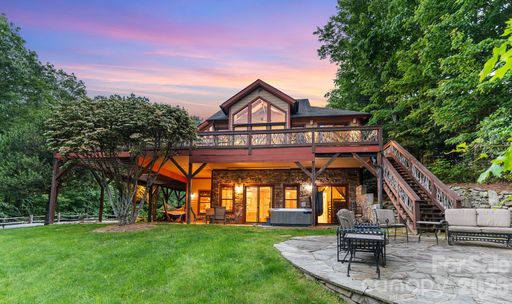 300 Falls View Drive sold home in Whetstone Gap, Lake Toxaway, NC