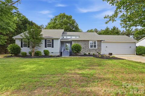 1689 Willowbrook Drive pending home in Willowbrook, Fort Mill, SC