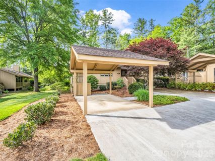 102 White Oak Drive active home in The Oaks, Hendersonville, NC