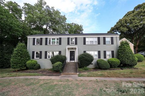 515 Wakefield Drive active home in Selwyn Village, Charlotte, NC