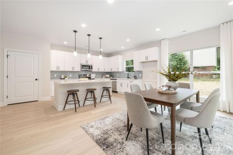 9218 Pinenoll Lane sold home in Casa Linda Estates, Charlotte, NC