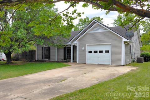 1016 Thorncrest Drive pending home in Southchase, Fletcher, NC