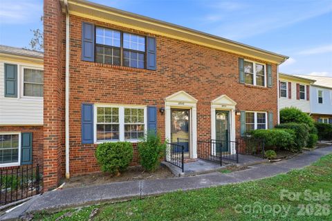 8846 Hunter Ridge Drive active home in Lexington Commons, Charlotte, NC