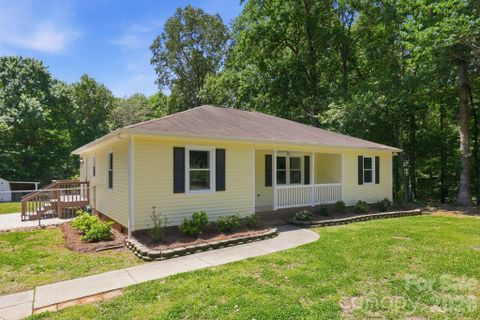 2313 Raccoon Run active home in Bearskin Place, Monroe, NC