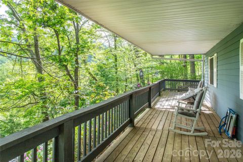 115 Knoll Ridge Lane active home in Coleman Mtn Estates, Waynesville, NC