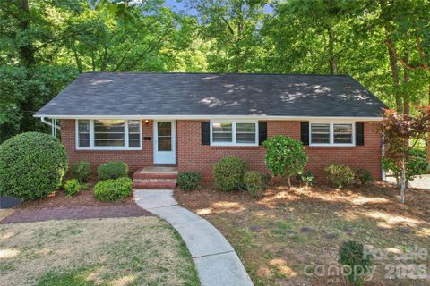 2227 Wensley Drive pending home in Montclaire, Charlotte, NC