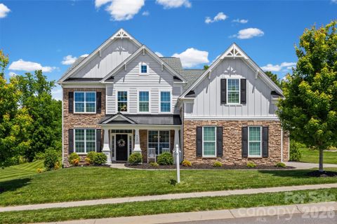 323 Forsythia Lane active home in The Manors At Lake Ridge, Tega Cay, SC