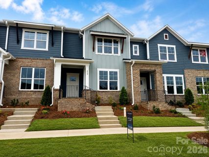 579 Cape Cod Way active home in Hardy Pond, Rock Hill, SC