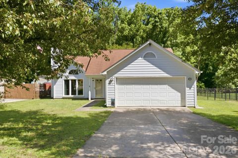7614 Trotter Road pending home in Claiborne Woods, Charlotte, NC