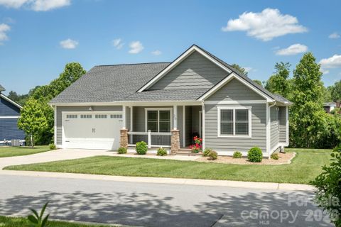 36 Windy Acres Knoll Drive active home in The Cottages At Windy Knoll, Hendersonville, NC