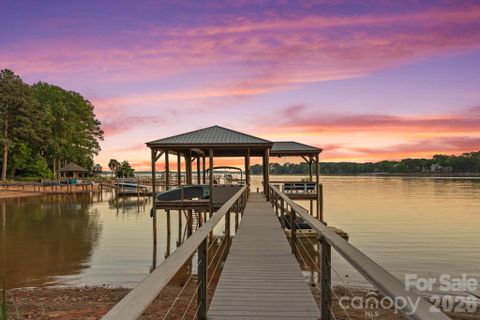 Isle Of Pines, Mooresville