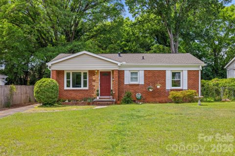 2242 Markham Court pending home in Markham Village, Charlotte, NC