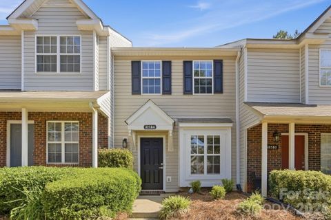 10584 English Setter Way active home in Hunter Downs, Charlotte, NC