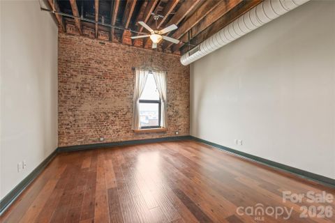 100 W Main Avenue
