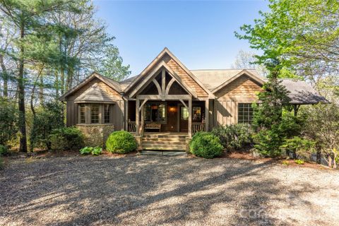 601 Hawk Mountain Road active home in Lake Toxaway Estates, Lake Toxaway, NC