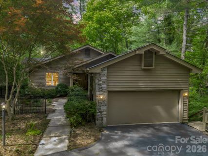 118 Timber Creek Road active home in Timber Creek, Hendersonville, NC