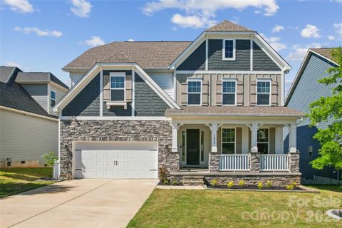 1022 Harbor Bay Drive active home in The Overlook At Barber Rock, Fort Mill, SC