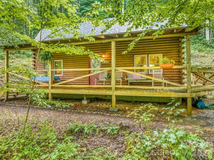 51 Spruce Street active home in Wild Acres, Maggie Valley, NC