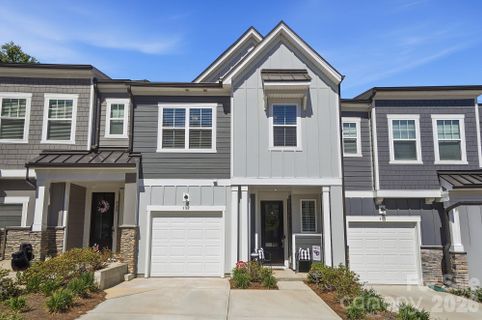 537 Madison Falls Court active home in Ashburn, Fort Mill, SC