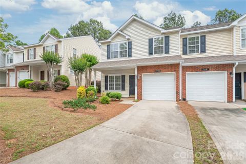 15583 Stronvar House Lane sold home in Oakbrooke, Charlotte, NC