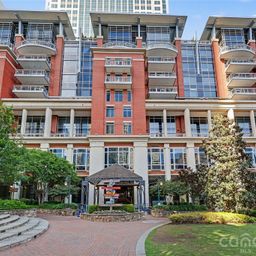 435 S Tryon Street