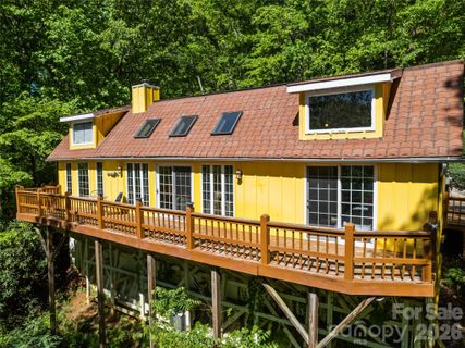 969 Mountain View Drive active home in Maggie Valley Country Club Est, Maggie Valley, NC