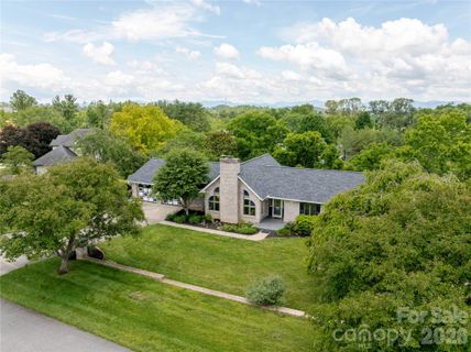 8 Scenic View Drive pending home in Horizon Hills, Weaverville, NC