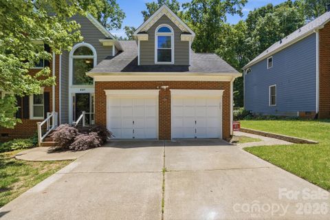 4611 Deer Cross Trail pending home in Davis Lake, Charlotte, NC
