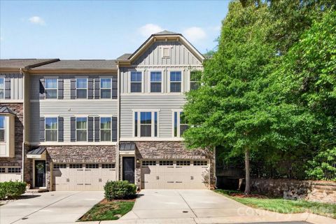 1641 Bark Branch Lane pending home in Townes Of Oakhurst, Charlotte, NC