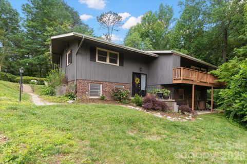 132 E Whisperwood Circle pending home in Whisperwood, Hendersonville, NC