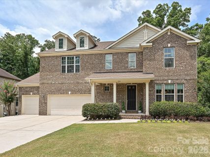 224 Kingsdown Avenue pending home in Arbor Way II, Charlotte, NC