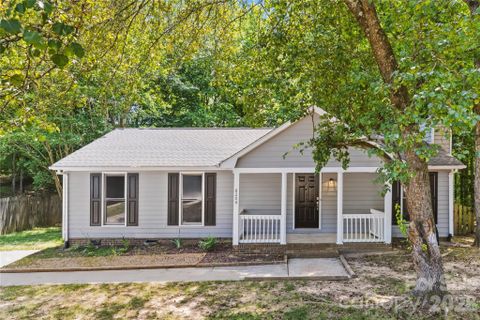 8200 Chrisbry Lane sold home in Hampton Park, Charlotte, NC