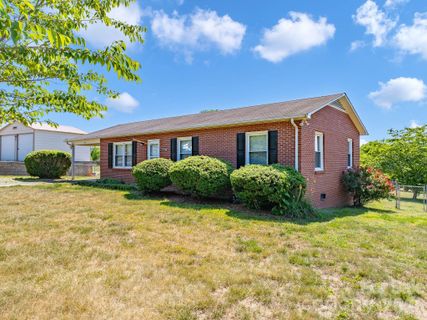 2101 Lamesa Court pending home in Colliers West, Lenoir, NC