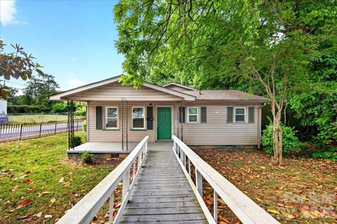 936 Holland Avenue pending home in Druid Hills, Charlotte, NC