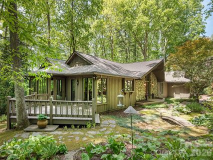 227 Estate Drive pending home in Chanteloupe Ctry Est, Hendersonville, NC