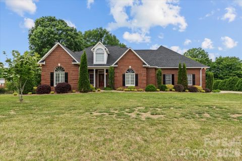139 Morning Dove Lane active home in Baymount Meadows, Statesville, NC
