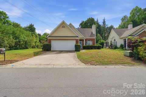 6914 Weirton Place active home in Olde Colony, Charlotte, NC
